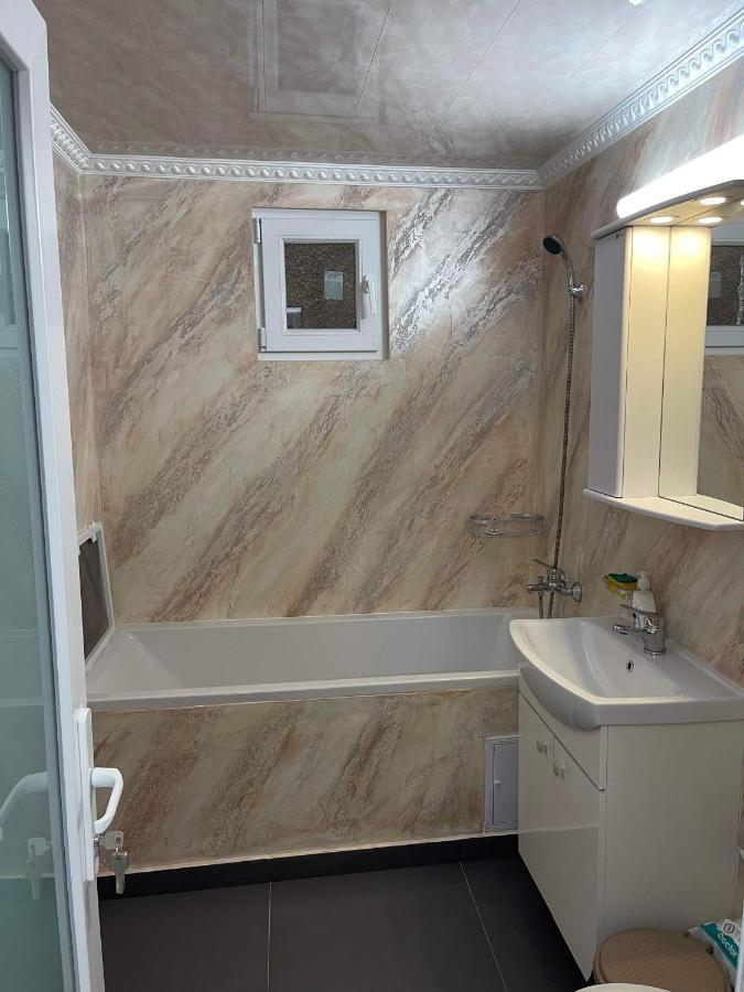 Eric Apartment Buzau Ngoại thất bức ảnh